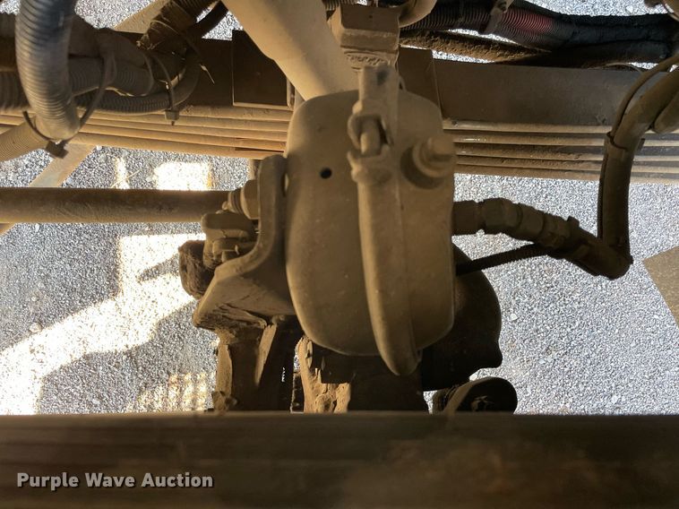 image for item NA9741 2010 Peterbilt 320 refuse truck