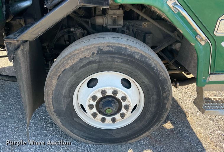 image for item NA9741 2010 Peterbilt 320 refuse truck