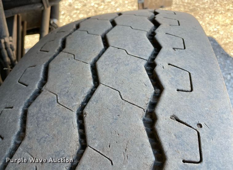 image for item NA9741 2010 Peterbilt 320 refuse truck