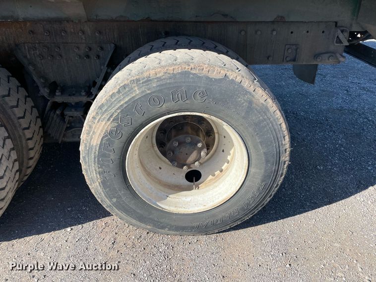 image for item NA9741 2010 Peterbilt 320 refuse truck