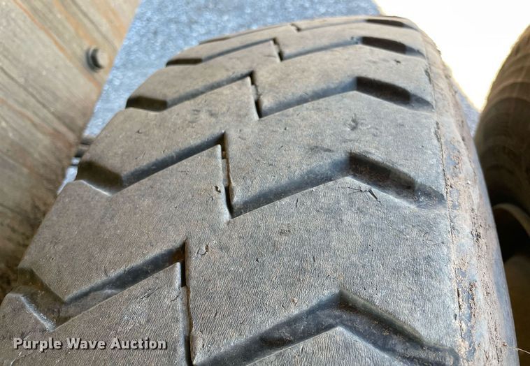 image for item NA9741 2010 Peterbilt 320 refuse truck