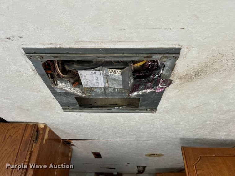 image for item NB9339 2006 Pilgrim International  travel trailer