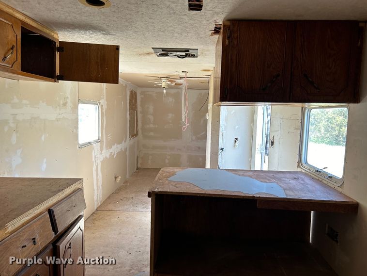 image for item NB9339 2006 Pilgrim International  travel trailer