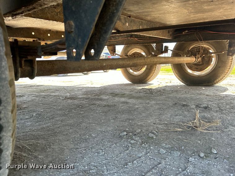 image for item NB9339 2006 Pilgrim International  travel trailer