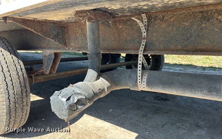 image for item NB9339 2006 Pilgrim International  travel trailer