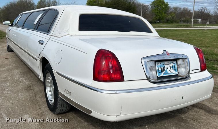 image for item NB9360 2001 Lincoln Krystal  limousine