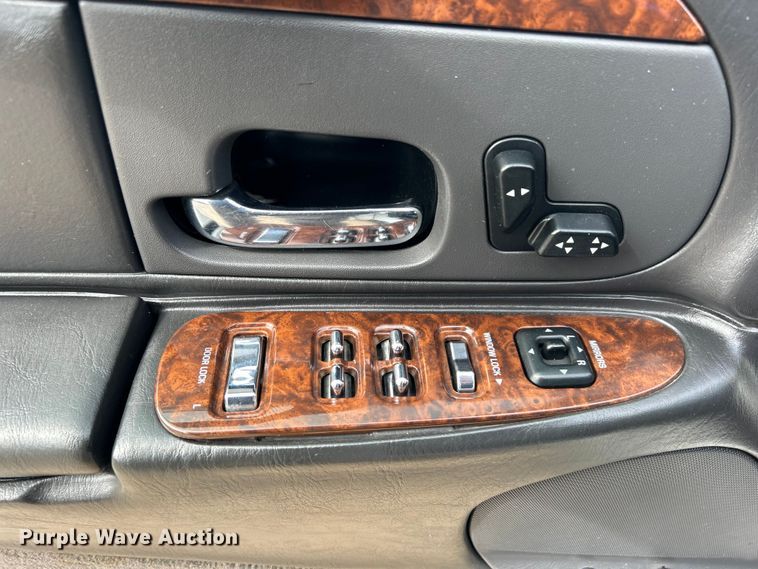 image for item NB9360 2001 Lincoln Krystal  limousine