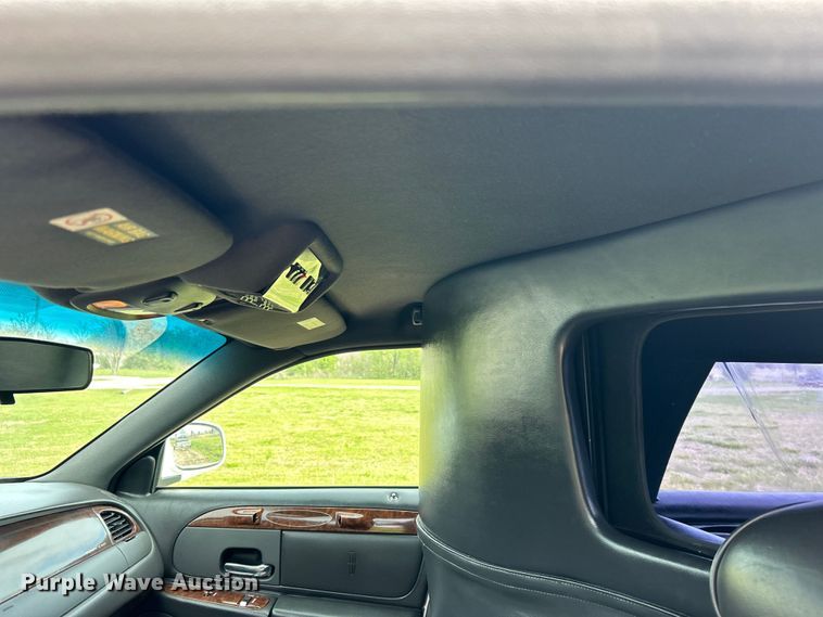 image for item NB9360 2001 Lincoln Krystal  limousine