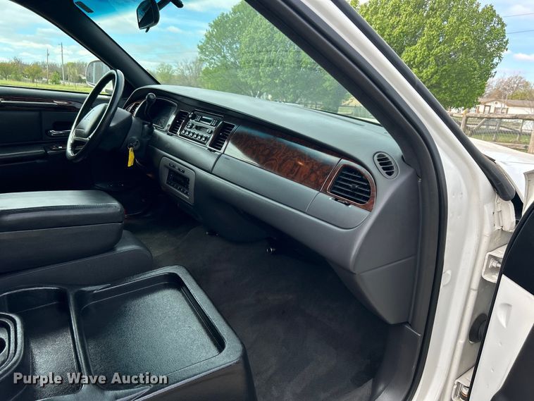 image for item NB9360 2001 Lincoln Krystal  limousine