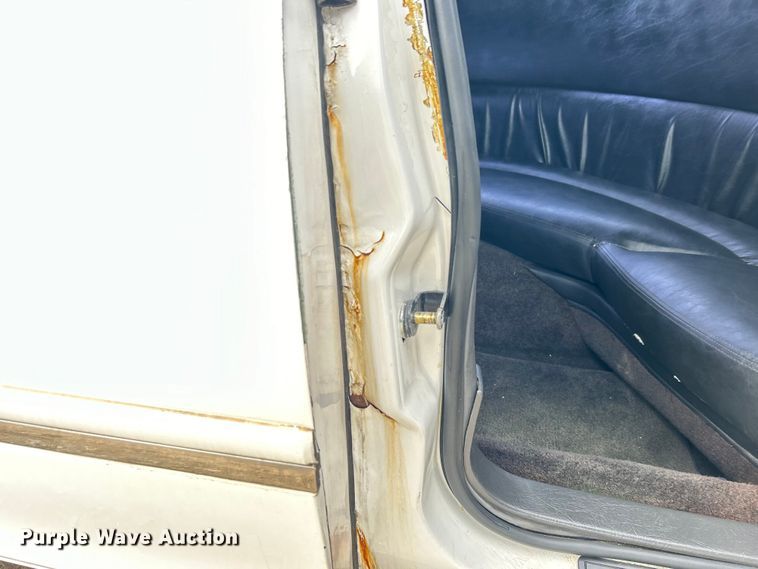 image for item NB9360 2001 Lincoln Krystal  limousine