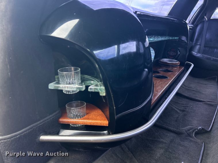 image for item NB9360 2001 Lincoln Krystal  limousine