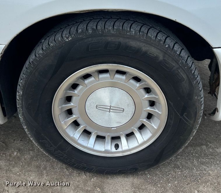 image for item NB9360 2001 Lincoln Krystal  limousine