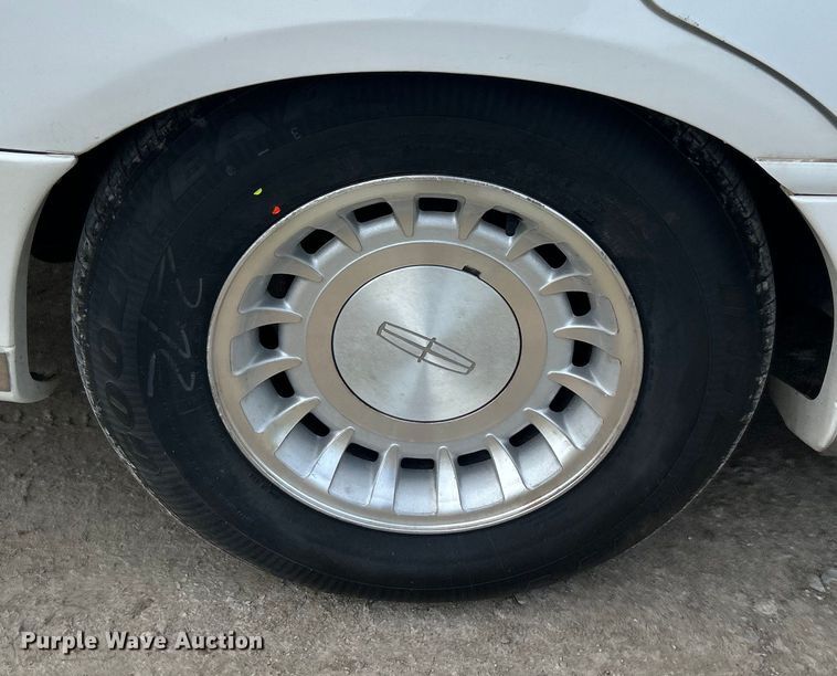 image for item NB9360 2001 Lincoln Krystal  limousine