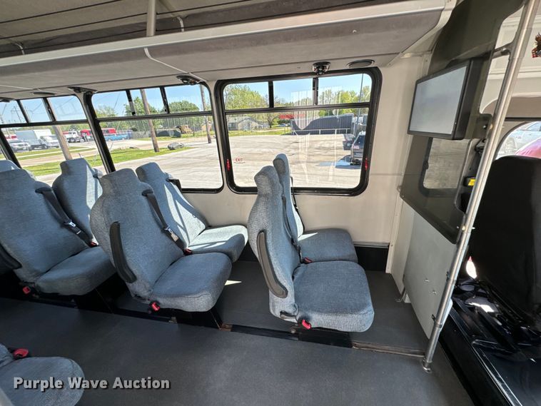 image for item ND9226 2015 Freightliner Business Class M2 shuttle bus