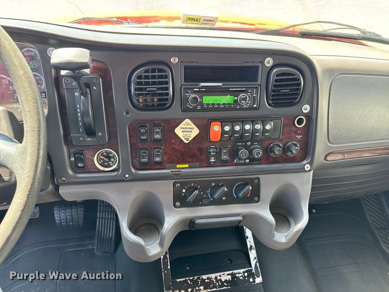 image for item ND9226 2015 Freightliner Business Class M2 shuttle bus