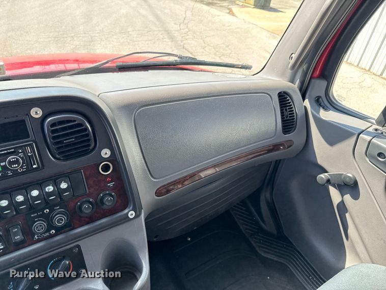 image for item ND9226 2015 Freightliner Business Class M2 shuttle bus