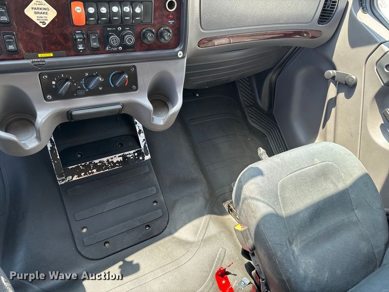 image for item ND9226 2015 Freightliner Business Class M2 shuttle bus