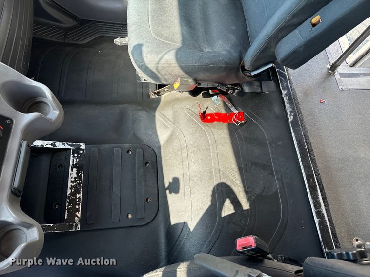 image for item ND9226 2015 Freightliner Business Class M2 shuttle bus