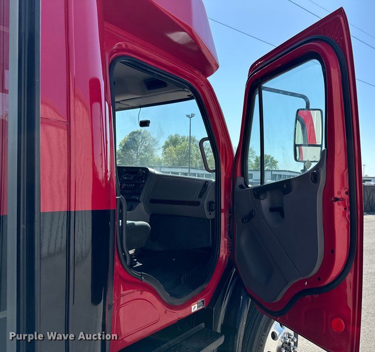 image for item ND9226 2015 Freightliner Business Class M2 shuttle bus