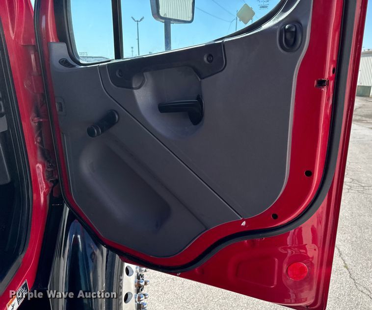 image for item ND9226 2015 Freightliner Business Class M2 shuttle bus