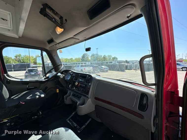 image for item ND9226 2015 Freightliner Business Class M2 shuttle bus