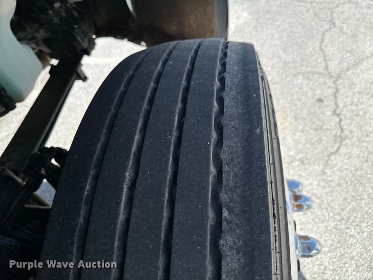 image for item ND9226 2015 Freightliner Business Class M2 shuttle bus