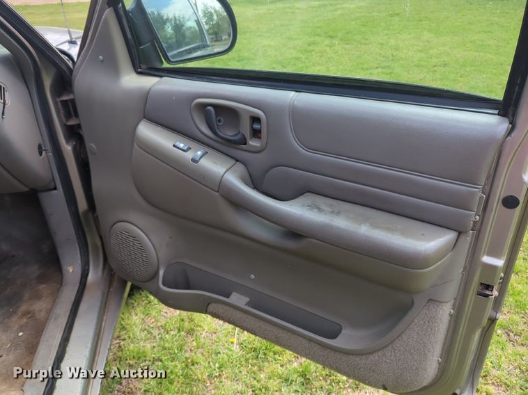 image for item NG9493 1999 GMC Jimmy SUV