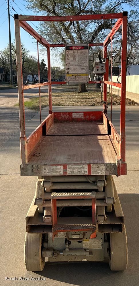image for item NH9011 1997 SkyJack SJ3220 scissor lift