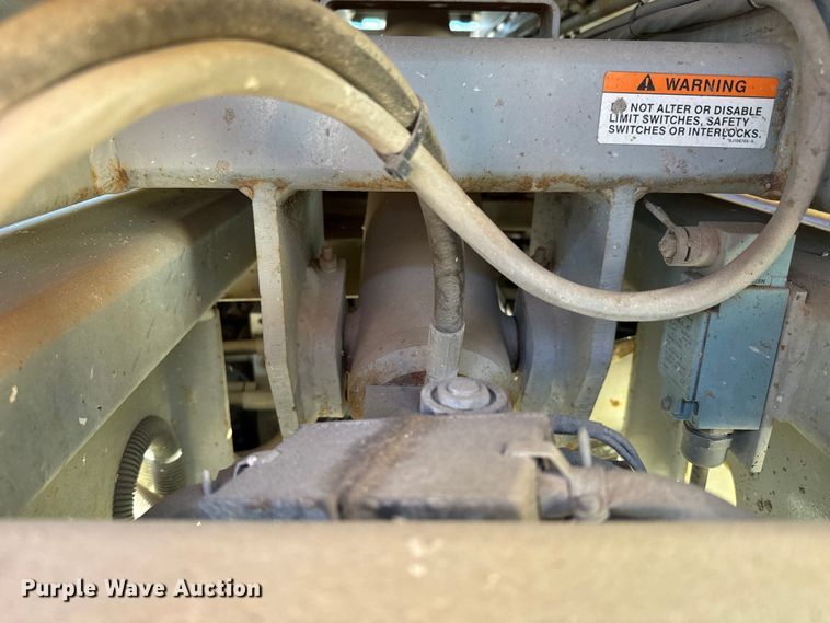 image for item NH9011 1997 SkyJack SJ3220 scissor lift