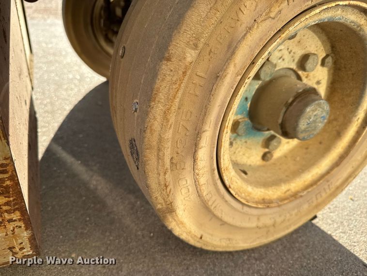 image for item NH9011 1997 SkyJack SJ3220 scissor lift