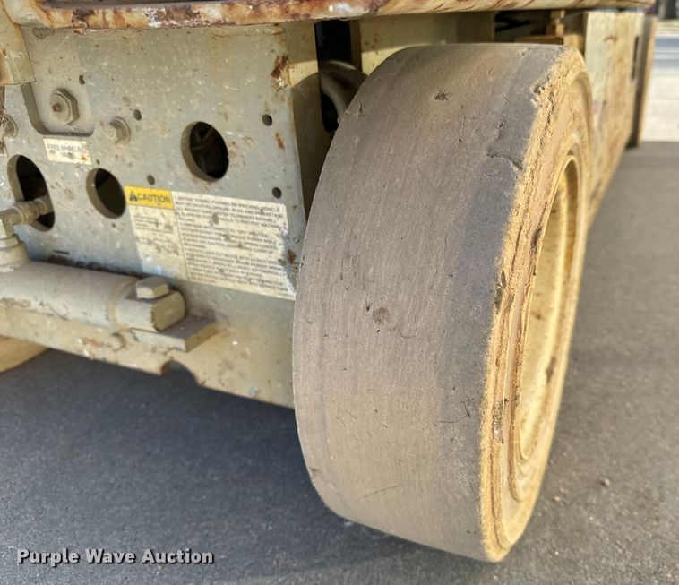 image for item NH9011 1997 SkyJack SJ3220 scissor lift