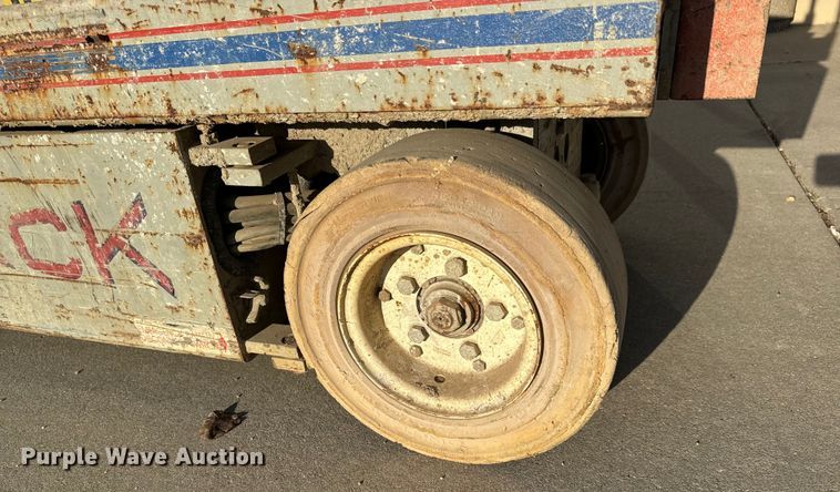 image for item NH9011 1997 SkyJack SJ3220 scissor lift