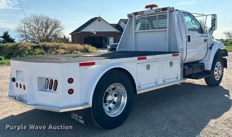 image for item NH9190 2004 Ford F750 Super Duty flatbed truck