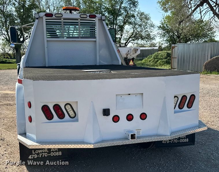 image for item NH9190 2004 Ford F750 Super Duty flatbed truck