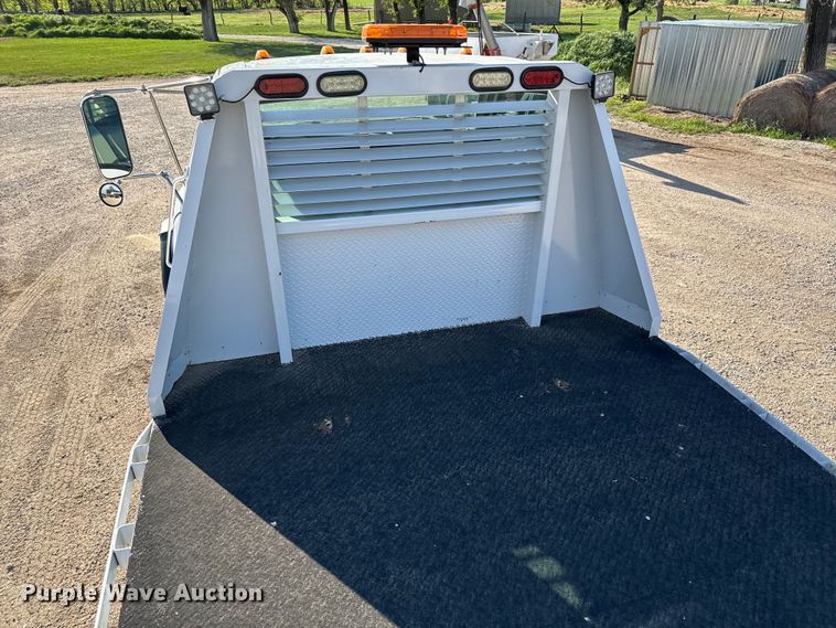 image for item NH9190 2004 Ford F750 Super Duty flatbed truck