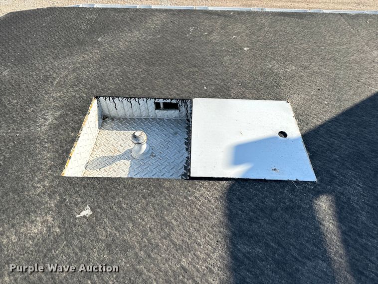 image for item NH9190 2004 Ford F750 Super Duty flatbed truck