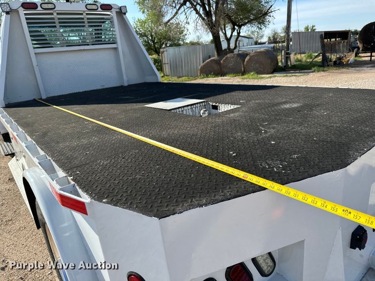 image for item NH9190 2004 Ford F750 Super Duty flatbed truck