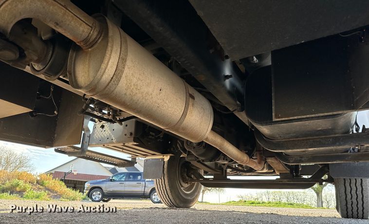 image for item NH9190 2004 Ford F750 Super Duty flatbed truck