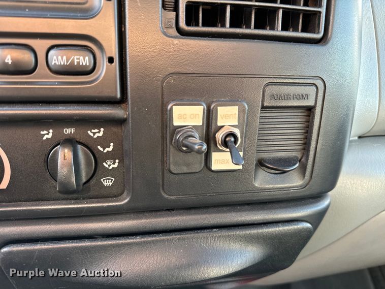 image for item NH9190 2004 Ford F750 Super Duty flatbed truck