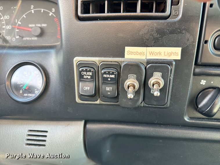 image for item NH9190 2004 Ford F750 Super Duty flatbed truck