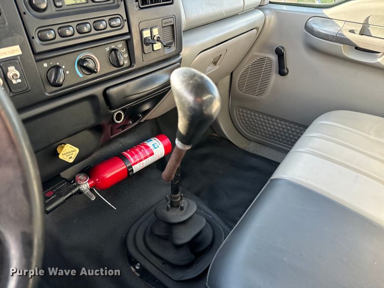 image for item NH9190 2004 Ford F750 Super Duty flatbed truck