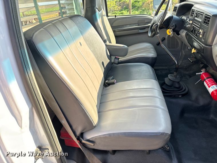 image for item NH9190 2004 Ford F750 Super Duty flatbed truck