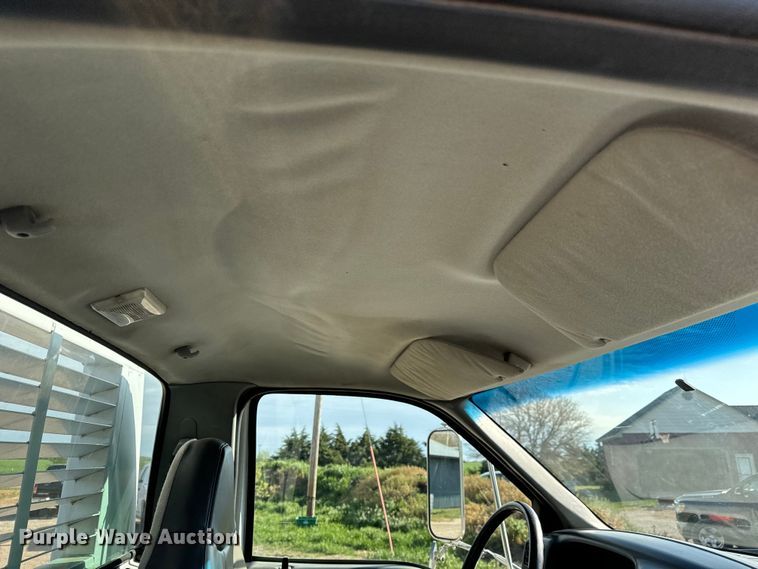 image for item NH9190 2004 Ford F750 Super Duty flatbed truck