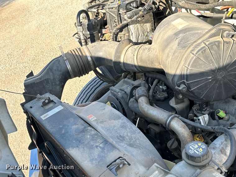 image for item NH9190 2004 Ford F750 Super Duty flatbed truck