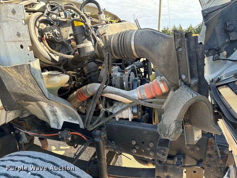 image for item NH9190 2004 Ford F750 Super Duty flatbed truck