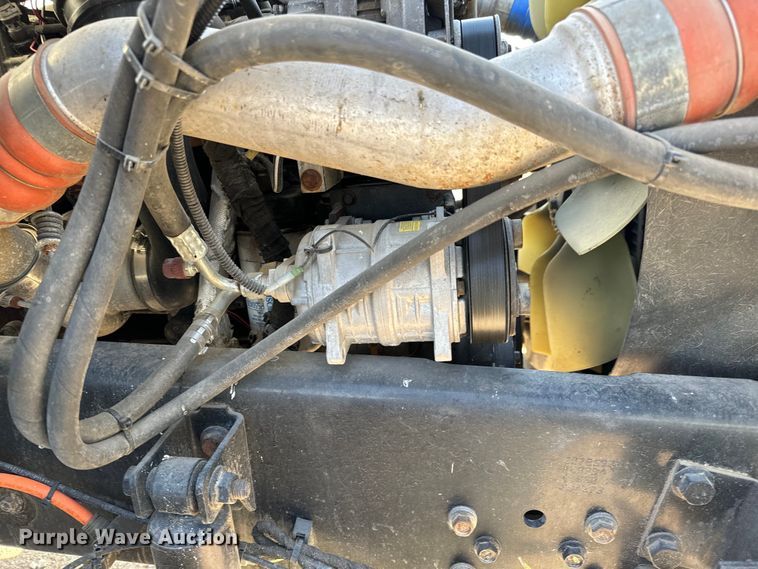 image for item NH9190 2004 Ford F750 Super Duty flatbed truck