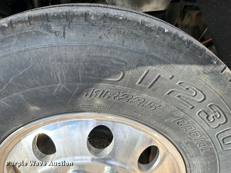 image for item NH9190 2004 Ford F750 Super Duty flatbed truck