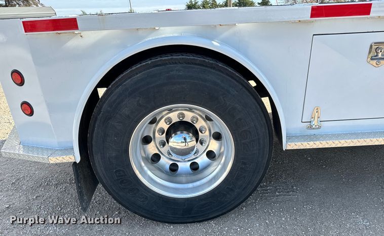 image for item NH9190 2004 Ford F750 Super Duty flatbed truck