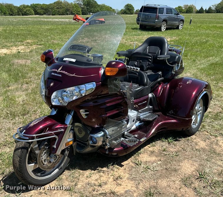 image for item NR9763 2006 Honda GL1800 Gold Wing motorcycle