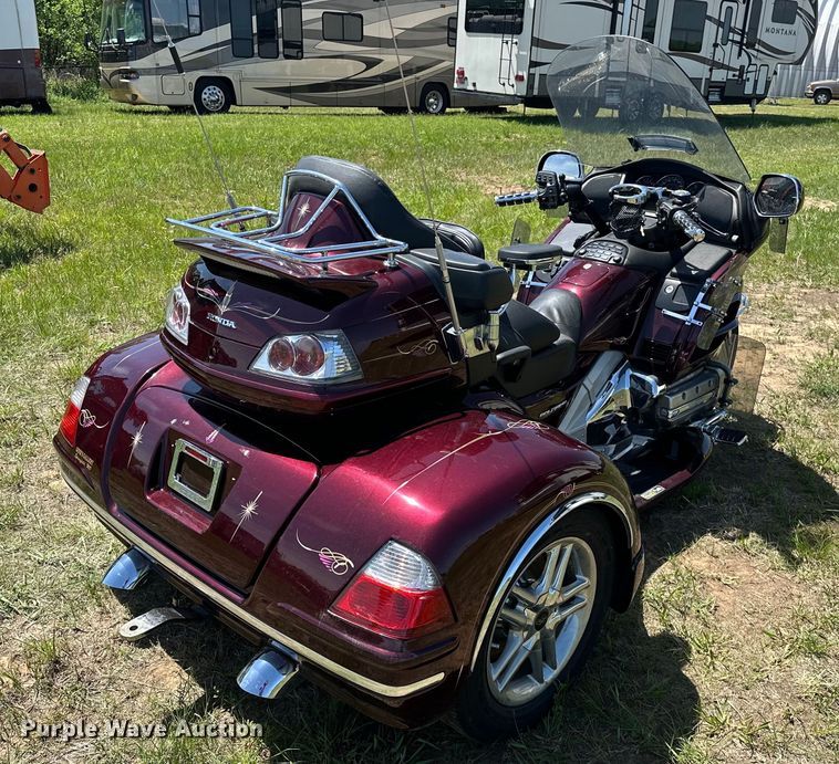 image for item NR9763 2006 Honda GL1800 Gold Wing motorcycle